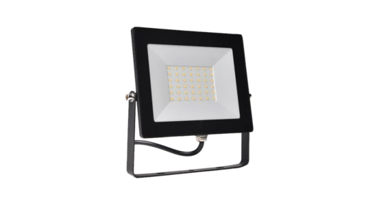 A LED reflektor a legapróbb részleteket sem engedi fénykörön kívülre kúszni