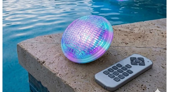 Medence világítás okosan: Miért a PAR56 LED medencelámpa a legjobb választás a nyári estékre?