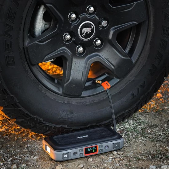 NEBO NEB-PBK-0004-G Assist-Air Jump Starter, 1500 A, 55,5 Wh akkumulátor, 120 PSI, 1x USB-A (2,1 A), 1x USB-C (20 W), 200 lm, indítás rásegítő NEB-PBK-0004-G