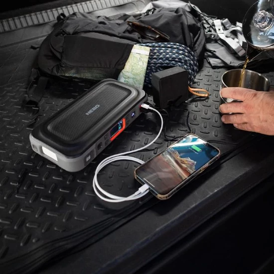 NEBO NEB-PBK-0004-G Assist-Air Jump Starter, 1500 A, 55,5 Wh akkumulátor, 120 PSI, 1x USB-A (2,1 A), 1x USB-C (20 W), 200 lm, indítás rásegítő NEB-PBK-0004-G